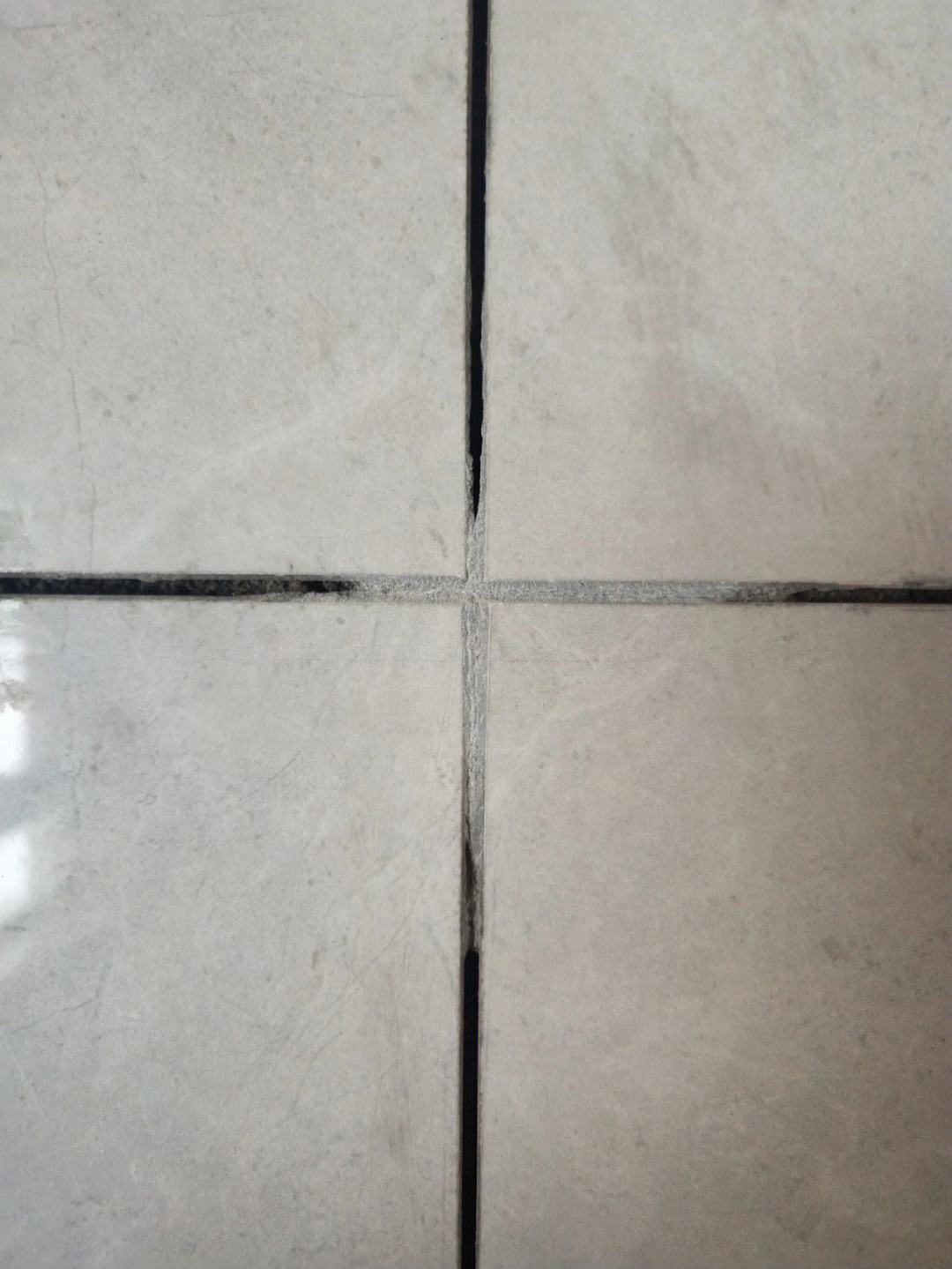 墙砖碎裂的原因是什么(墙砖碎裂的原因是什么意思)